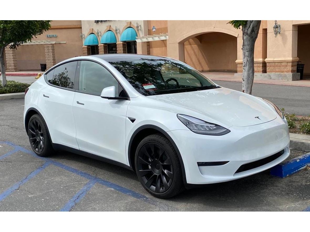 2021 Tesla Model Y for sale by owner in Fullerton