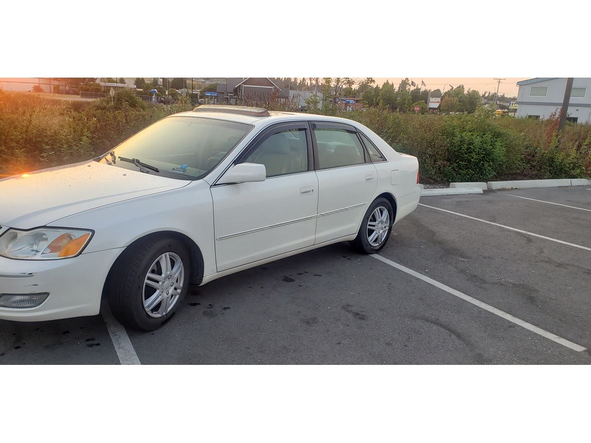 2000 Toyota Avalon for sale by owner in Oak Harbor