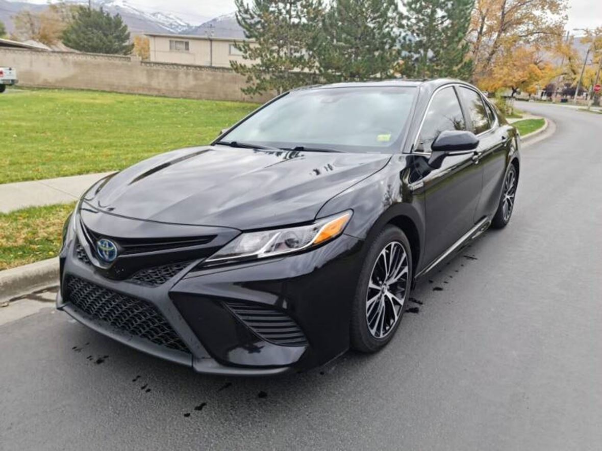 2019 Toyota Camry Hybrid for sale by owner in Houston