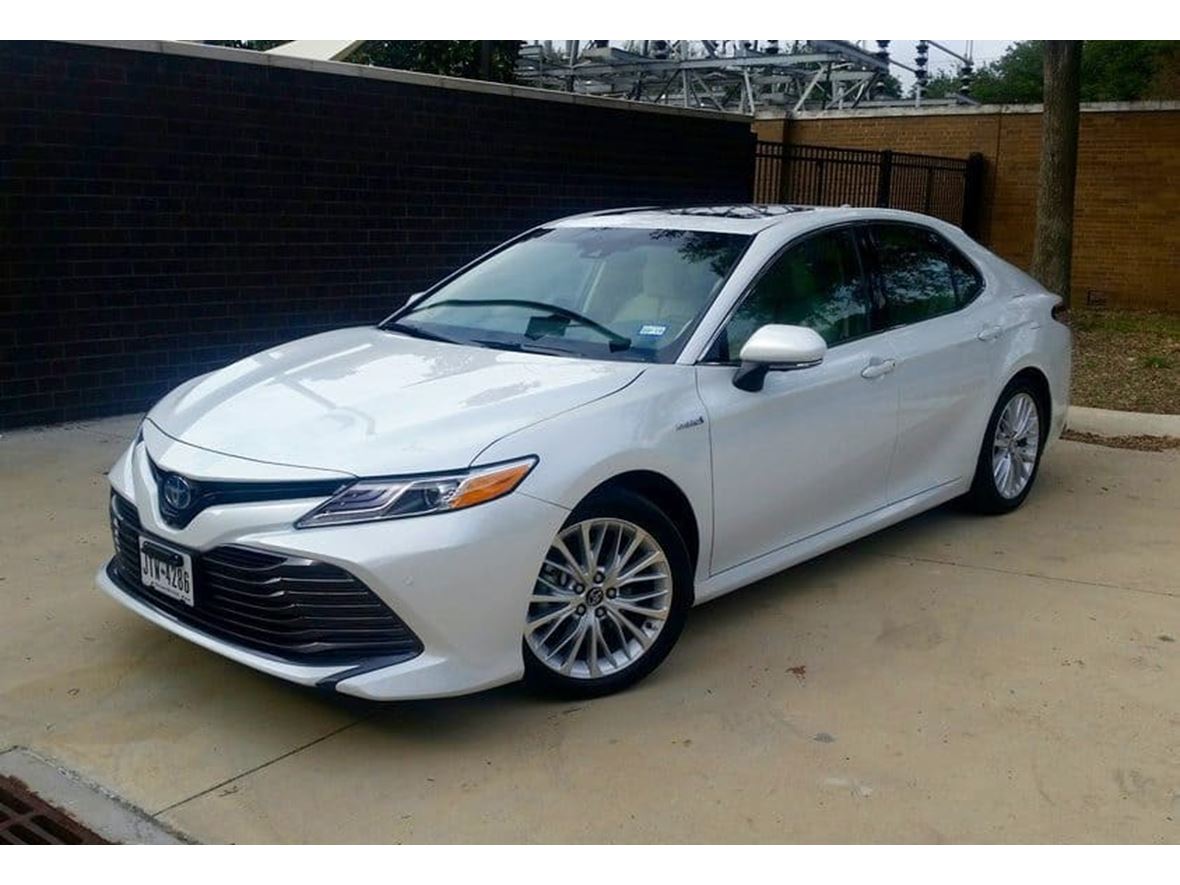 2020 Toyota Camry Hybrid for sale by owner in Lathrop