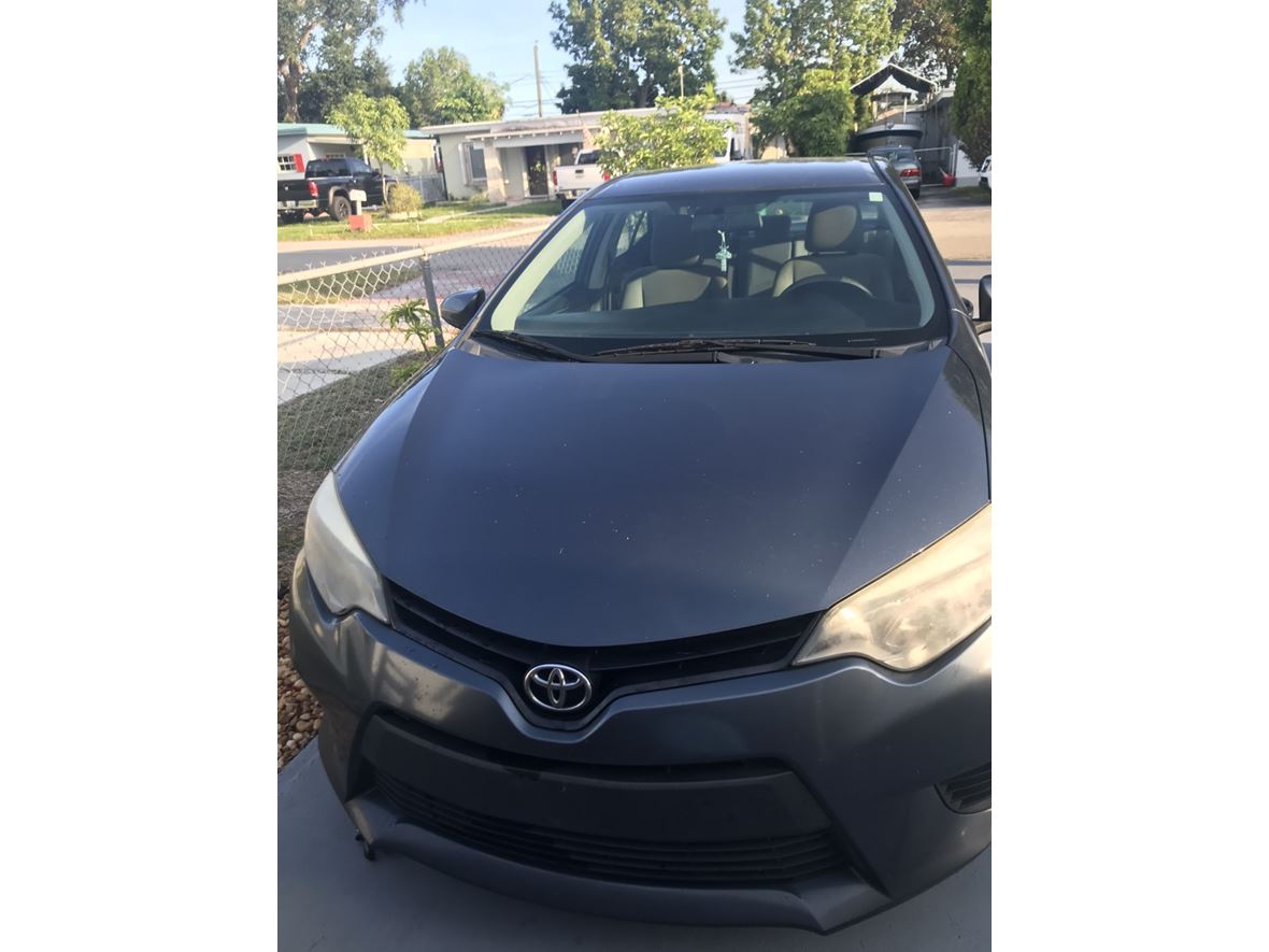 2015 Toyota Corolla for sale by owner in Miami