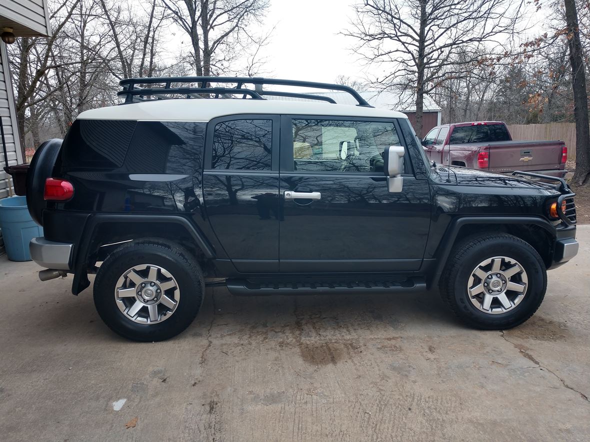 2014 Toyota Fj Cruiser for sale by owner in Deepwater