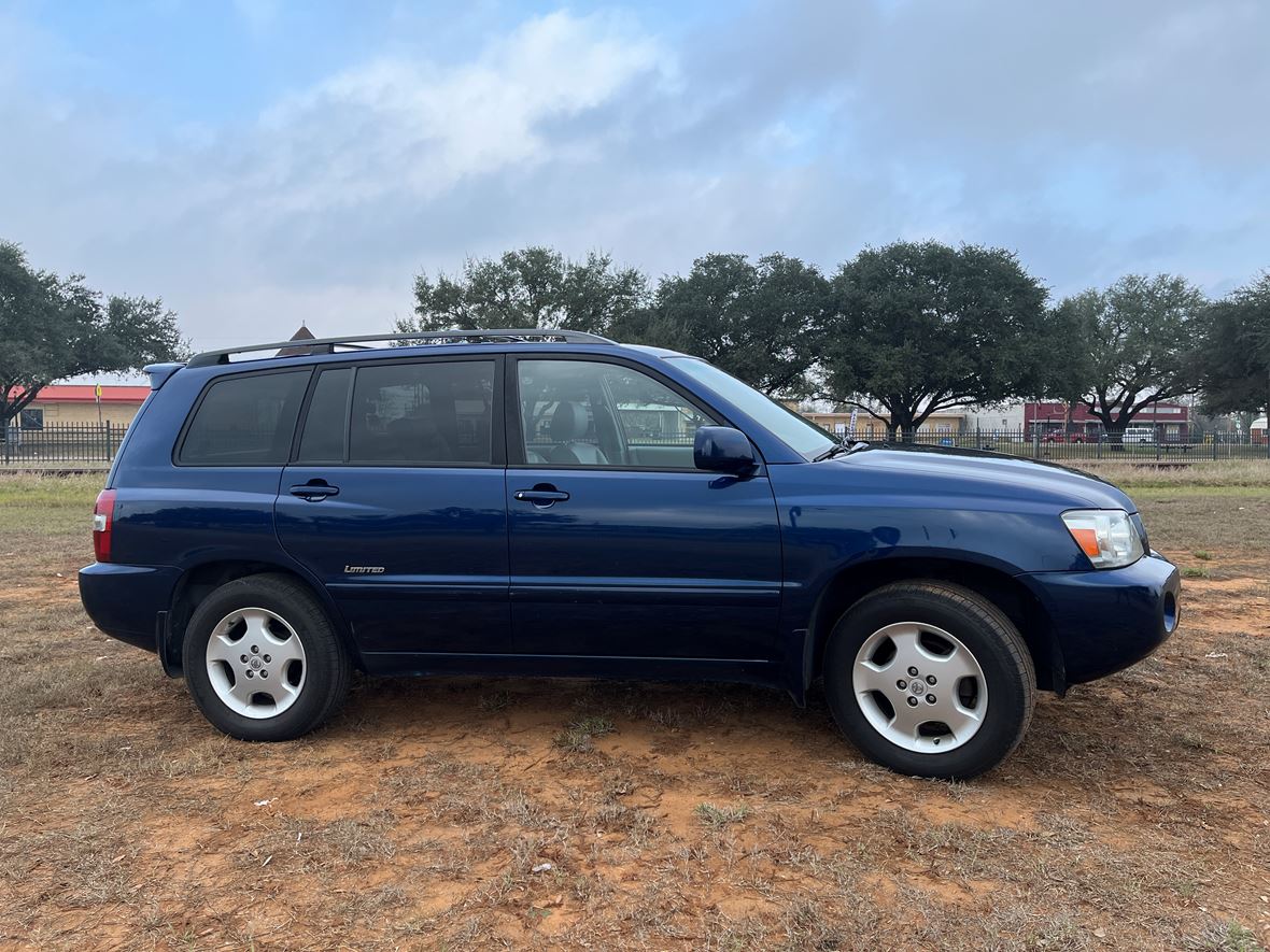 2007 Toyota Highlander for sale by owner in Dilley