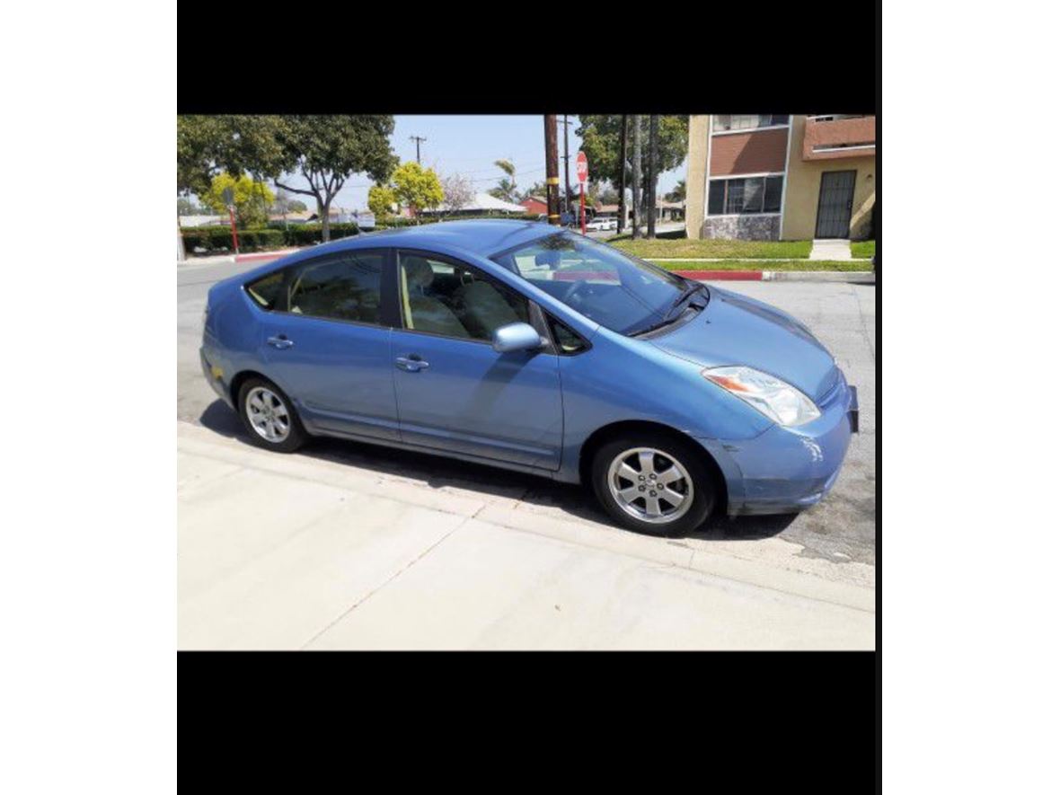 2004 Toyota Prius for sale by owner in Fullerton