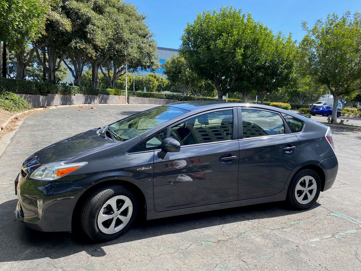 2015 Toyota Prius for sale by owner in Irvine
