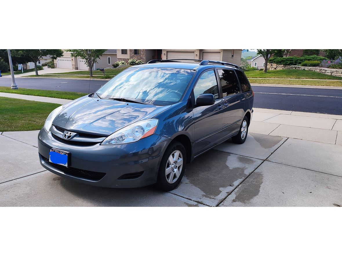 2011 Toyota Sienna for sale by owner in Waunakee