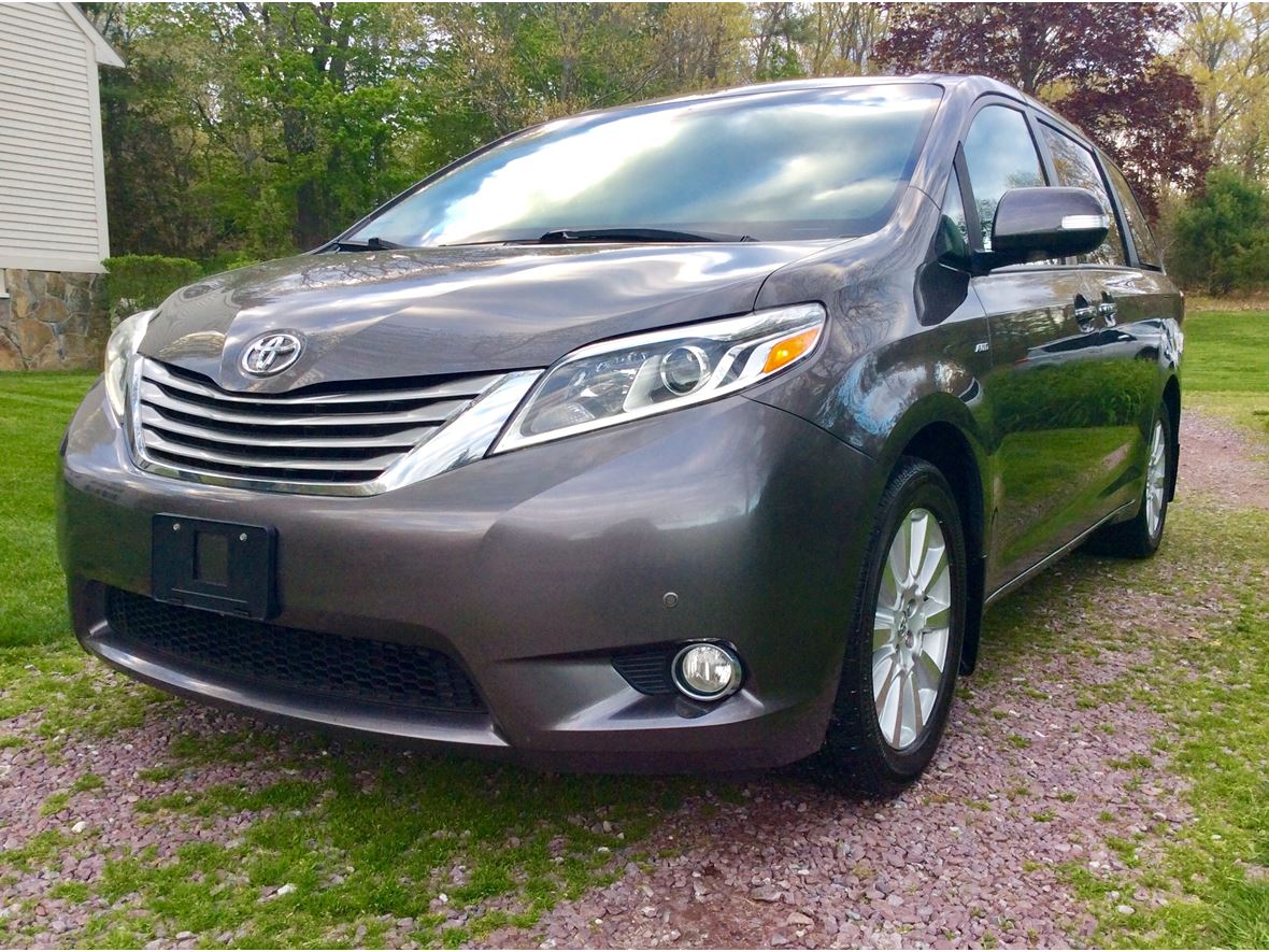 2017 Toyota Sienna Private Car Sale in Hingham, MA 02043