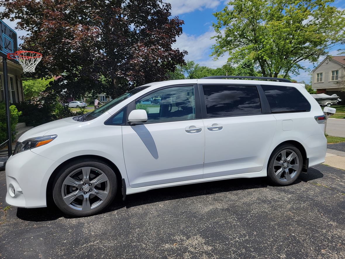 2017 Toyota Sienna SE  for sale by owner in Lake Zurich