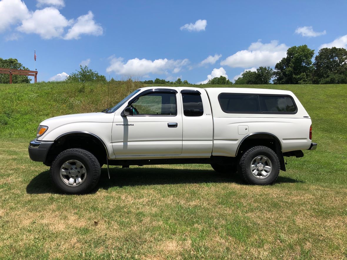 1999 Toyota Tacoma for sale by owner in Carbondale