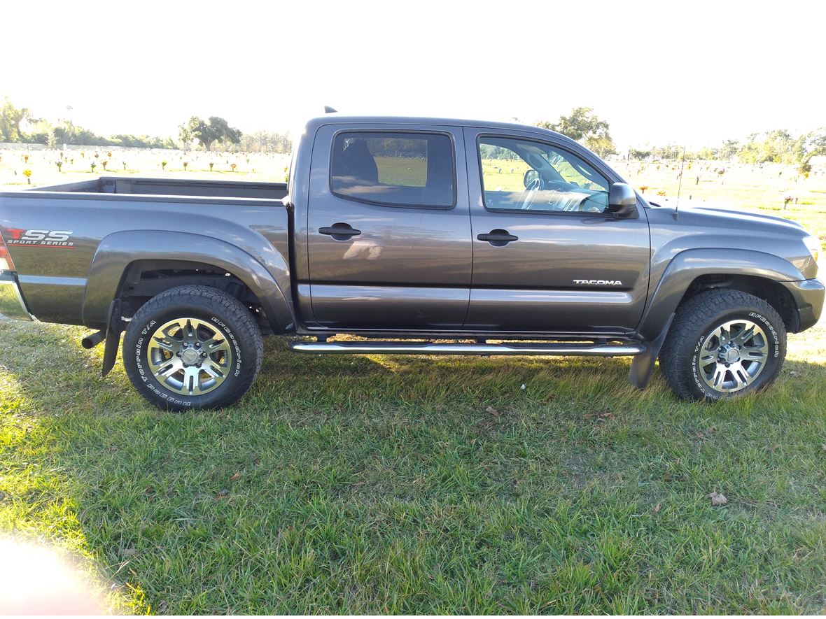 2015 Toyota Tacoma for sale by owner in Missouri City