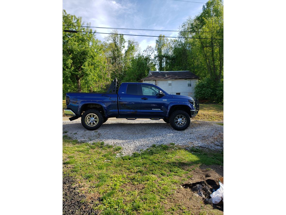 2015 Toyota Tundra for sale by owner in Saint Albans