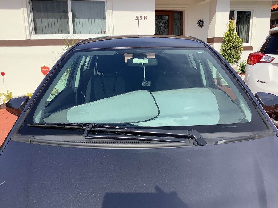 2015 Toyota Yaris for sale by owner in Miami