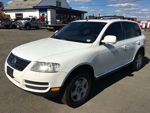 2006 Volkswagen Touareg with White Exterior