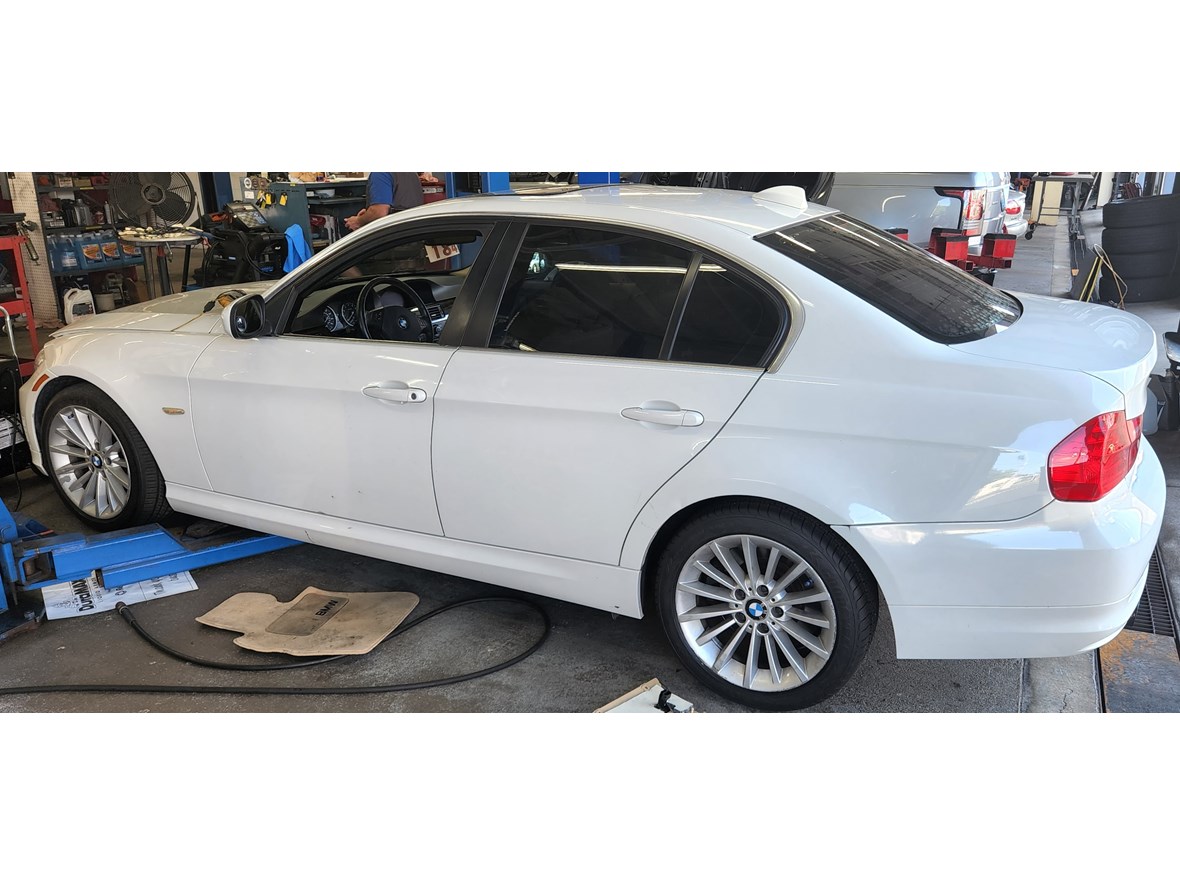 2011 BMW 3 Series for sale by owner in Clarksville
