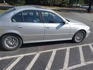 Gray 2022 BMW 530i