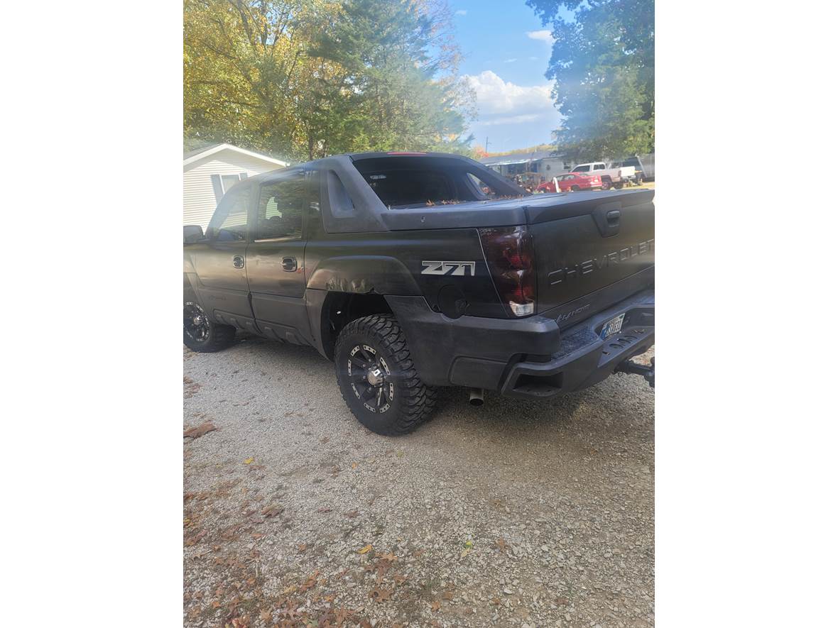2003 Chevrolet Avalanche for sale by owner in Bloomington