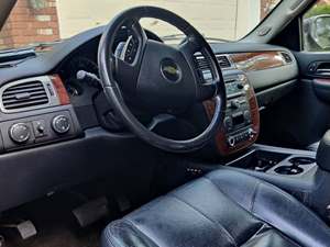 2007 Chevrolet Avalanche with Black Exterior