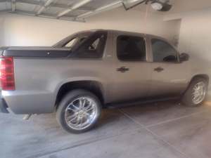 2007 Chevrolet Avalanche with Gray Exterior