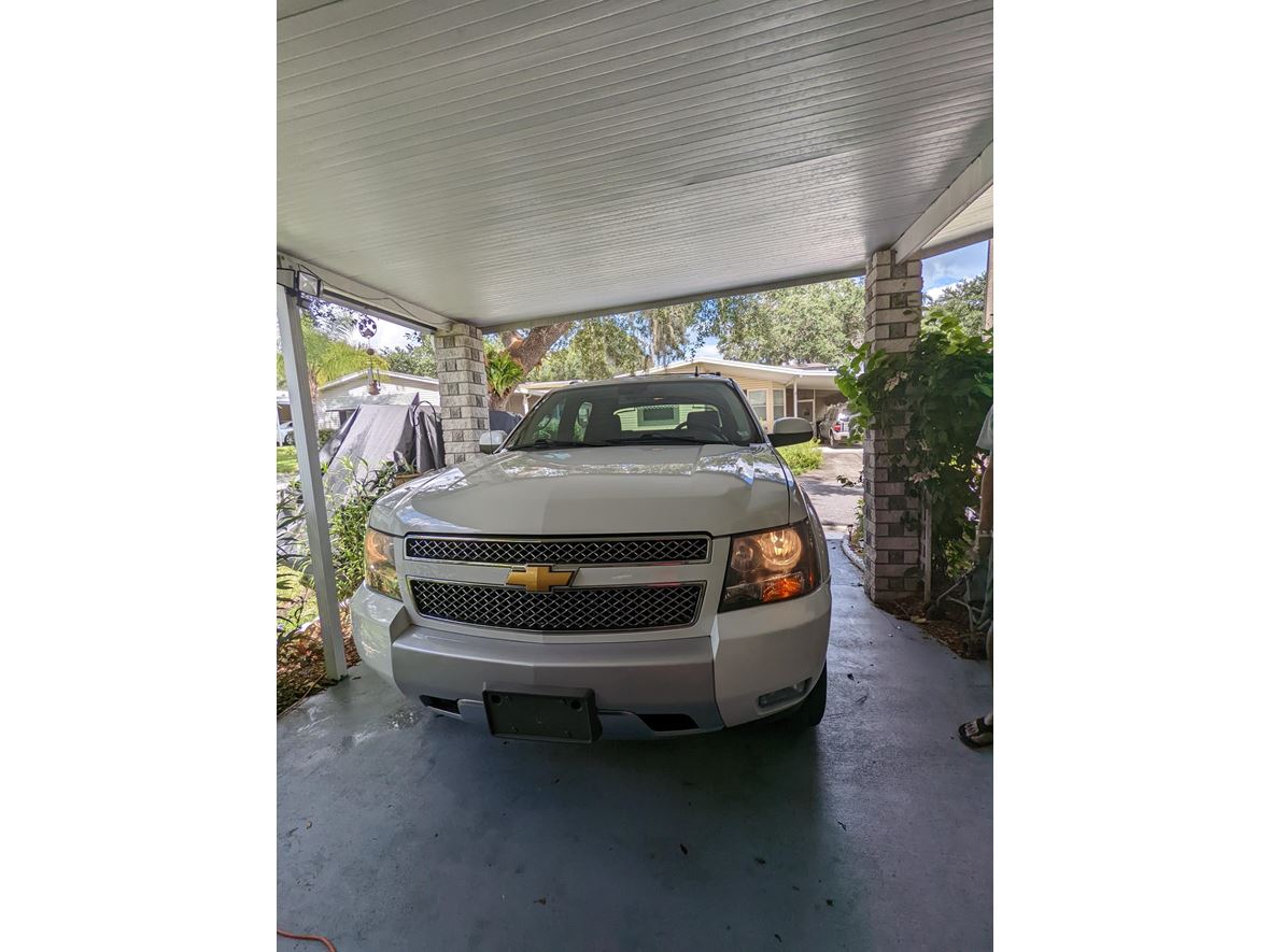 2012 Chevrolet Avalanche for sale by owner in Valrico