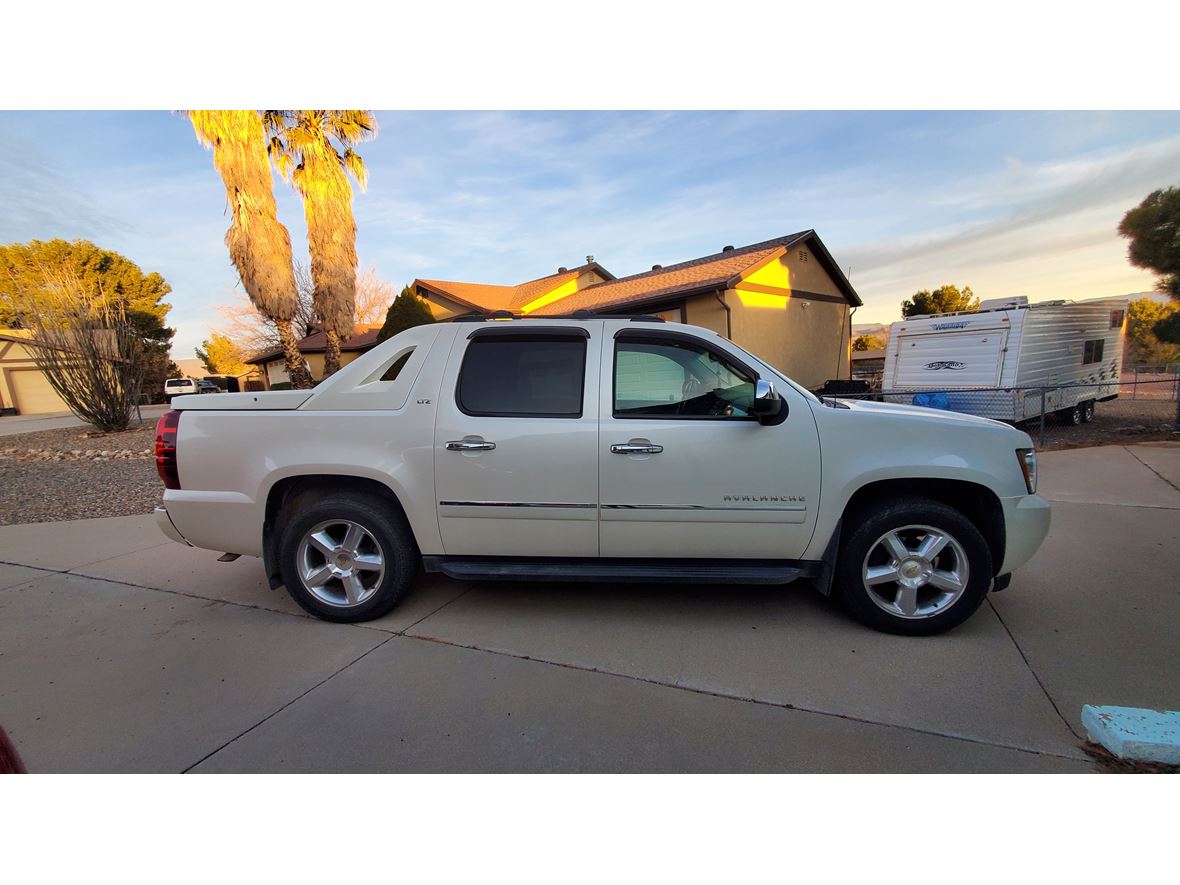 2012 Chevrolet Avalanche for sale by owner in Cottonwood