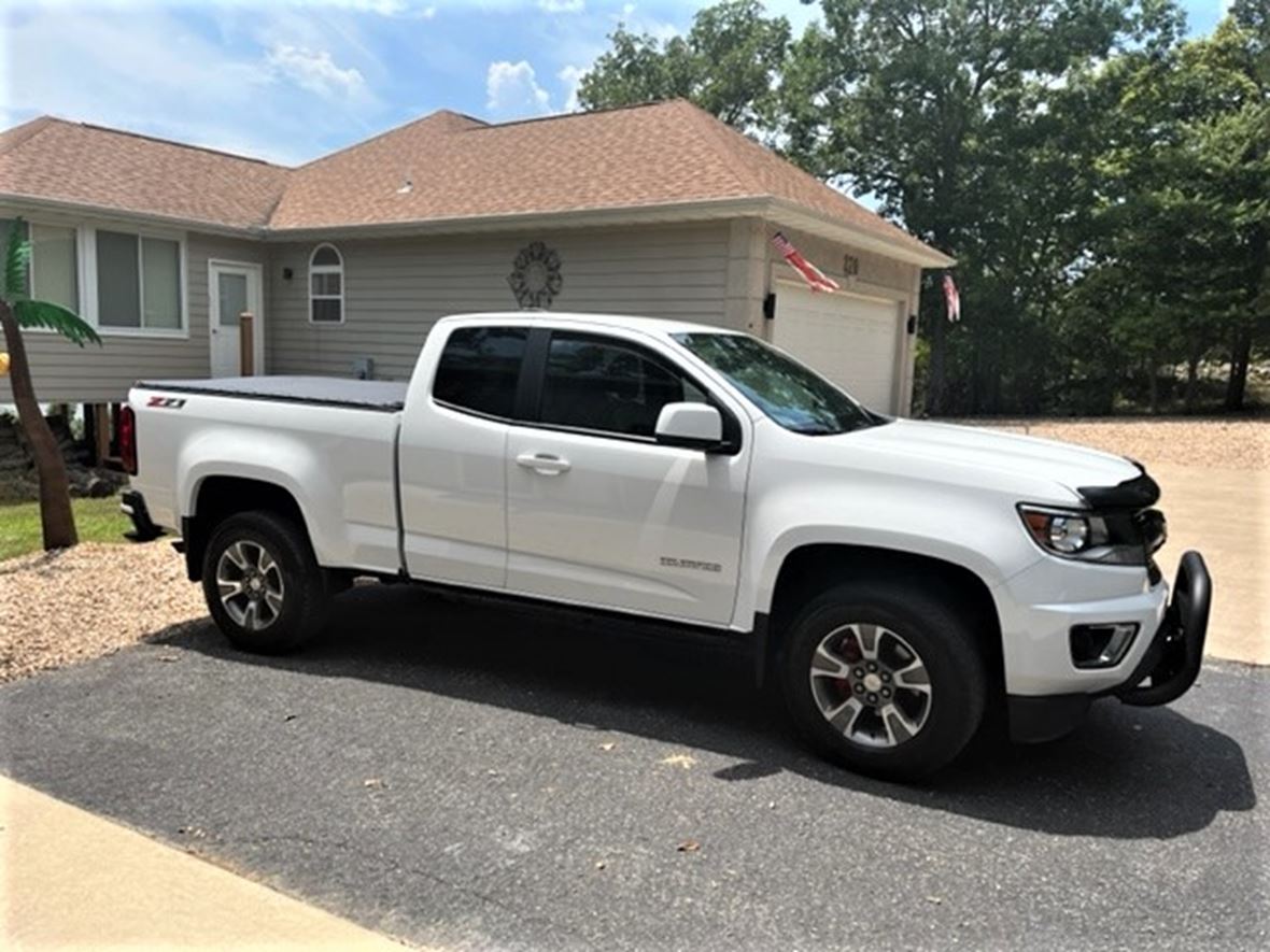 2016 Chevrolet Colorado Z71 for sale by owner in Gravois Mills