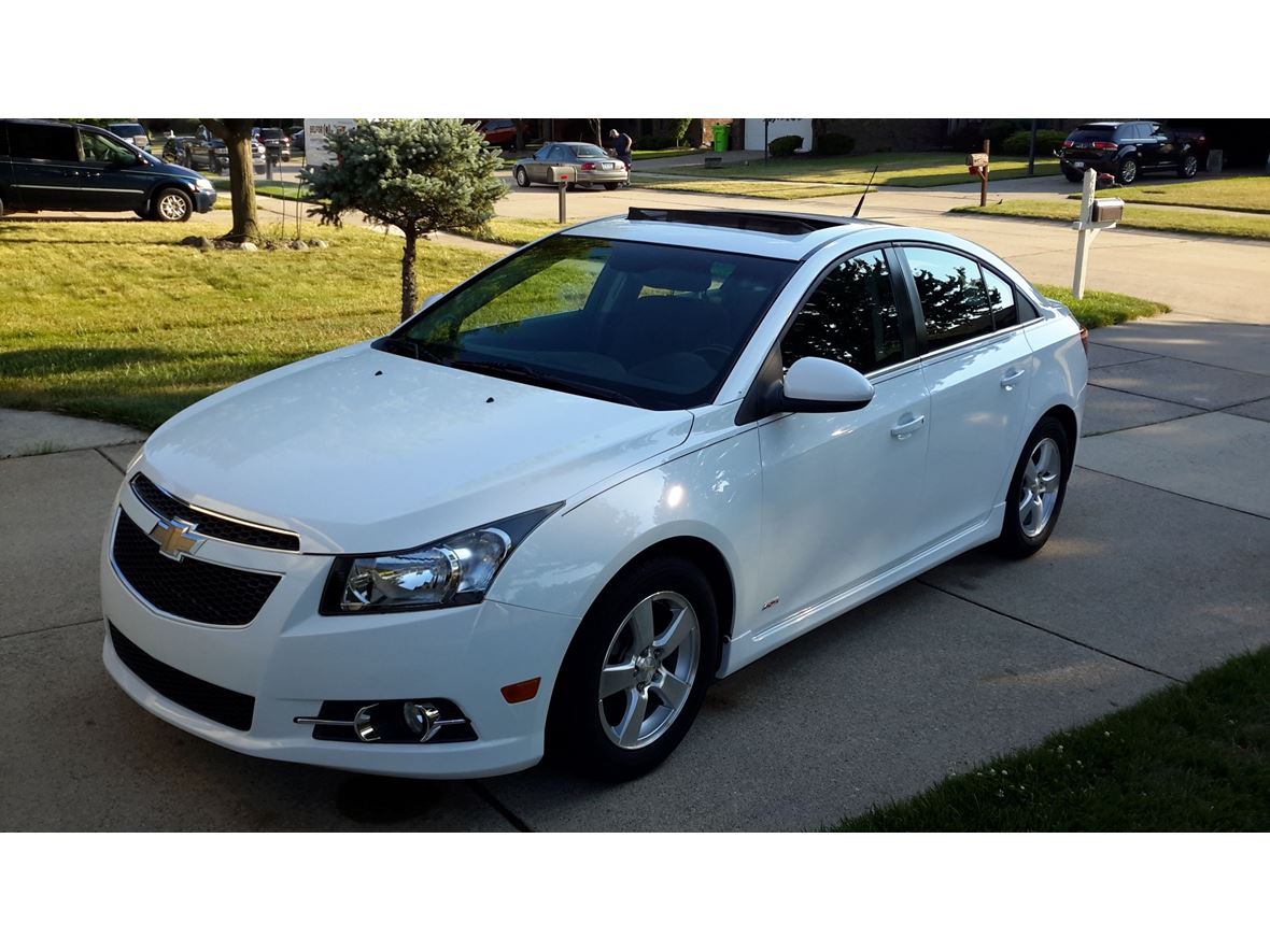 2014 Chevrolet Cruze for sale by owner in Macomb