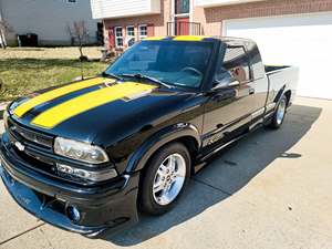 Black 2002 Chevrolet S-10