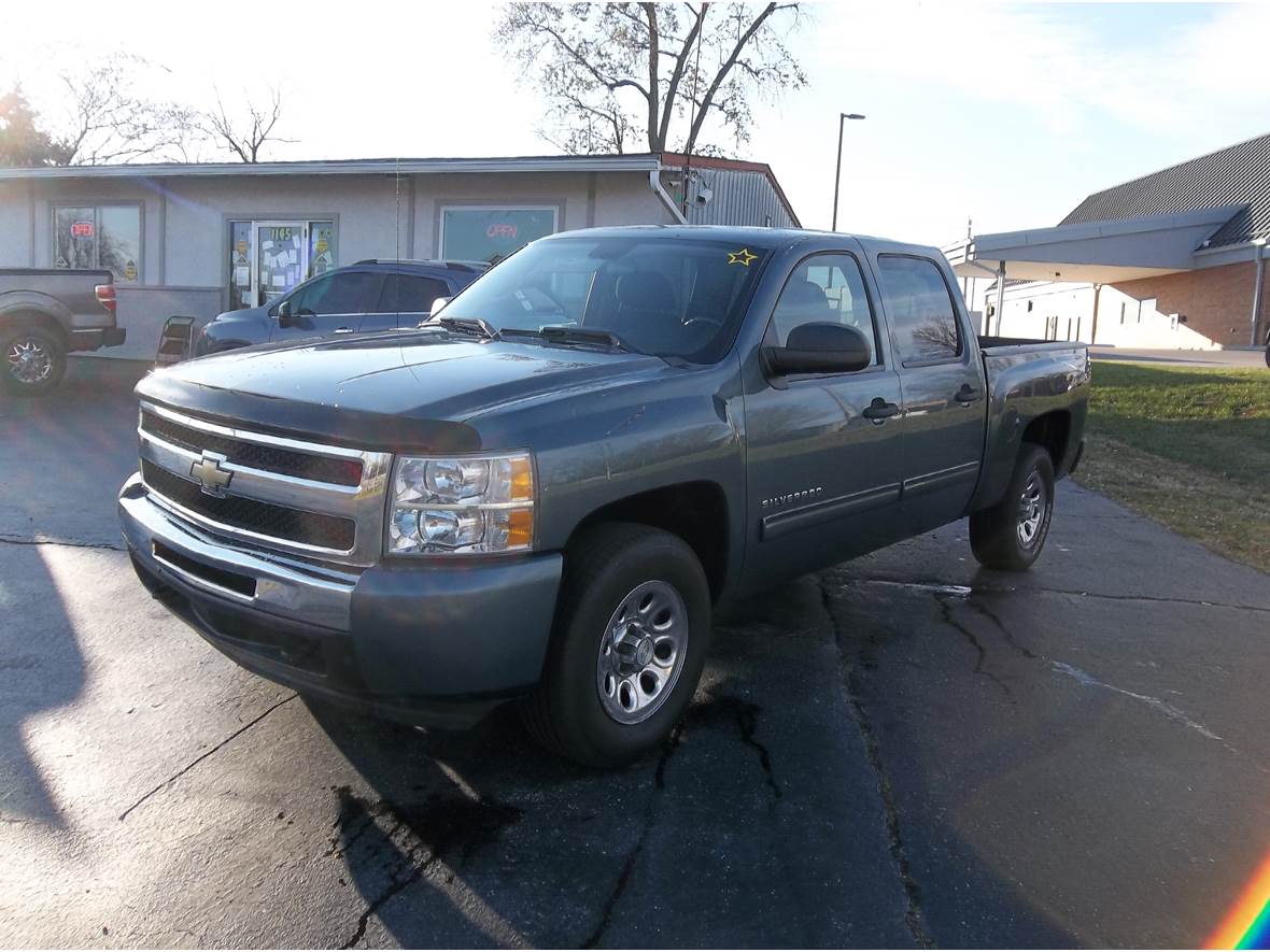 2011 Chevrolet Silverado 1500 Crew Cab for sale by owner in Saint Clair