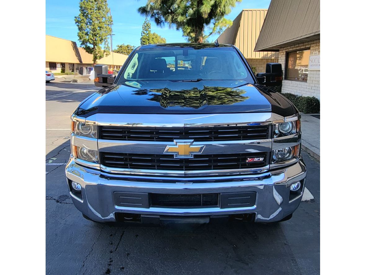 2017 Chevrolet Silverado 2500 HD Crew Cab for sale by owner in Riverside