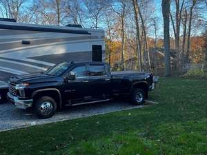 2022 Chevrolet Silverado 3500HD with Black Exterior