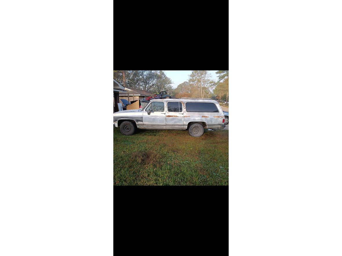 1990 Chevrolet Suburban for sale by owner in Baton Rouge