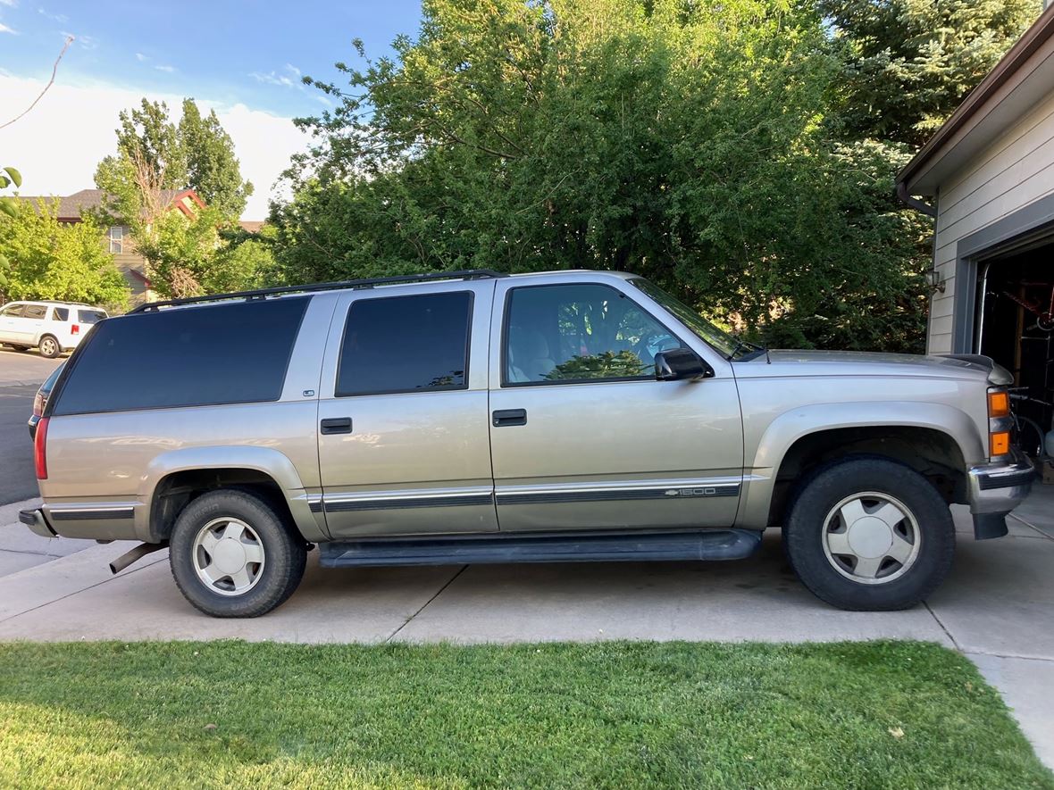 1999 Chevrolet Suburban for sale by owner in Parker