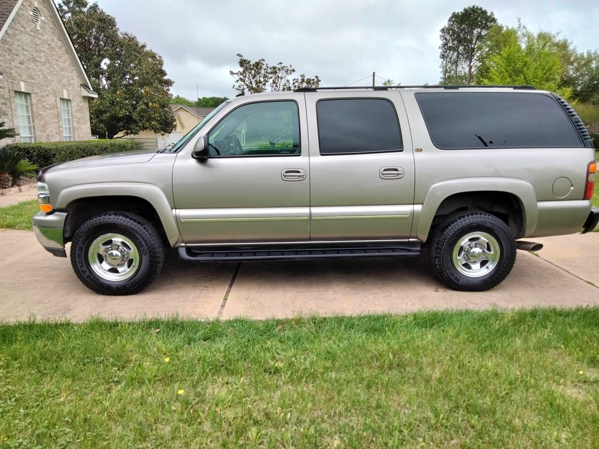 2003 Chevrolet Suburban for sale by owner in Sealy