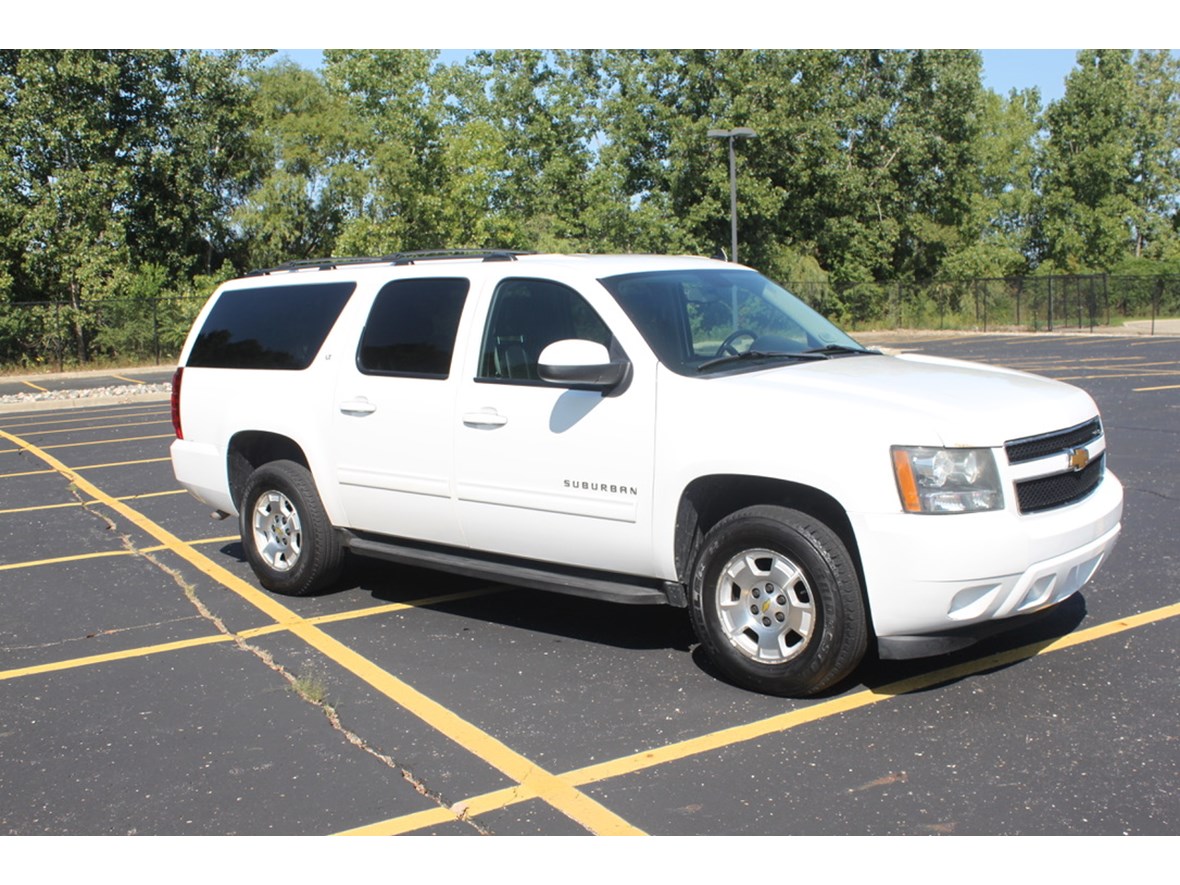 2012 Chevrolet Suburban for sale by owner in Macomb