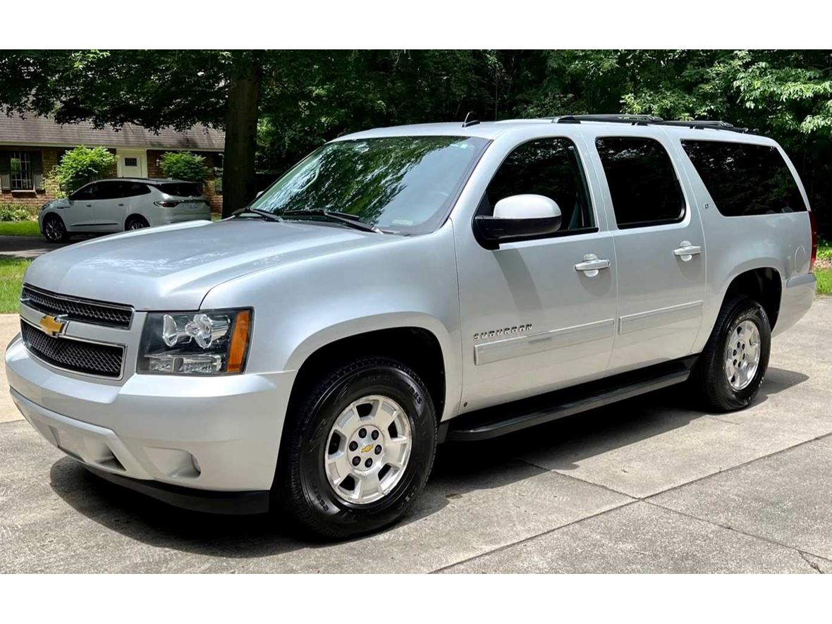 2012 Chevrolet Suburban LT 1500 for sale by owner in Spring Lake