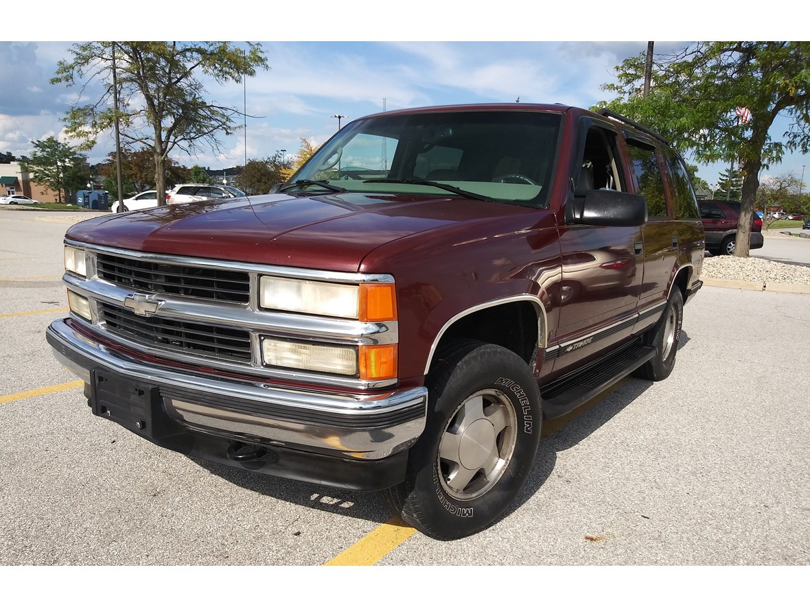 1998 Chevrolet Tahoe for sale by owner in Roanoke