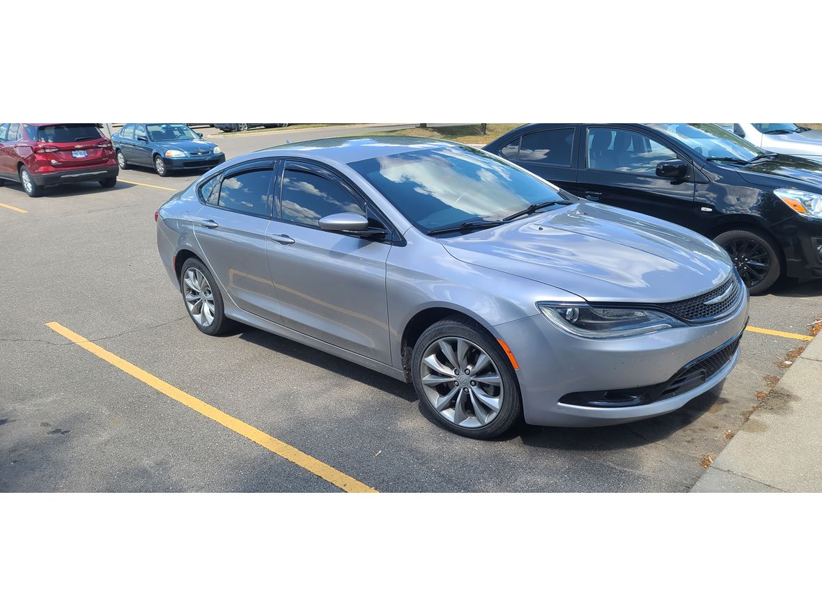 2016 Chrysler 200 S for sale by owner in Flint