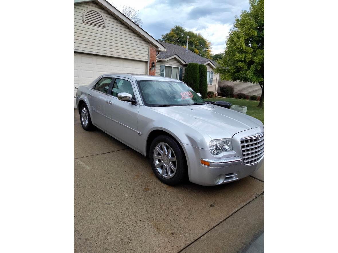 2005 Chrysler 300C for sale by owner in Center Line