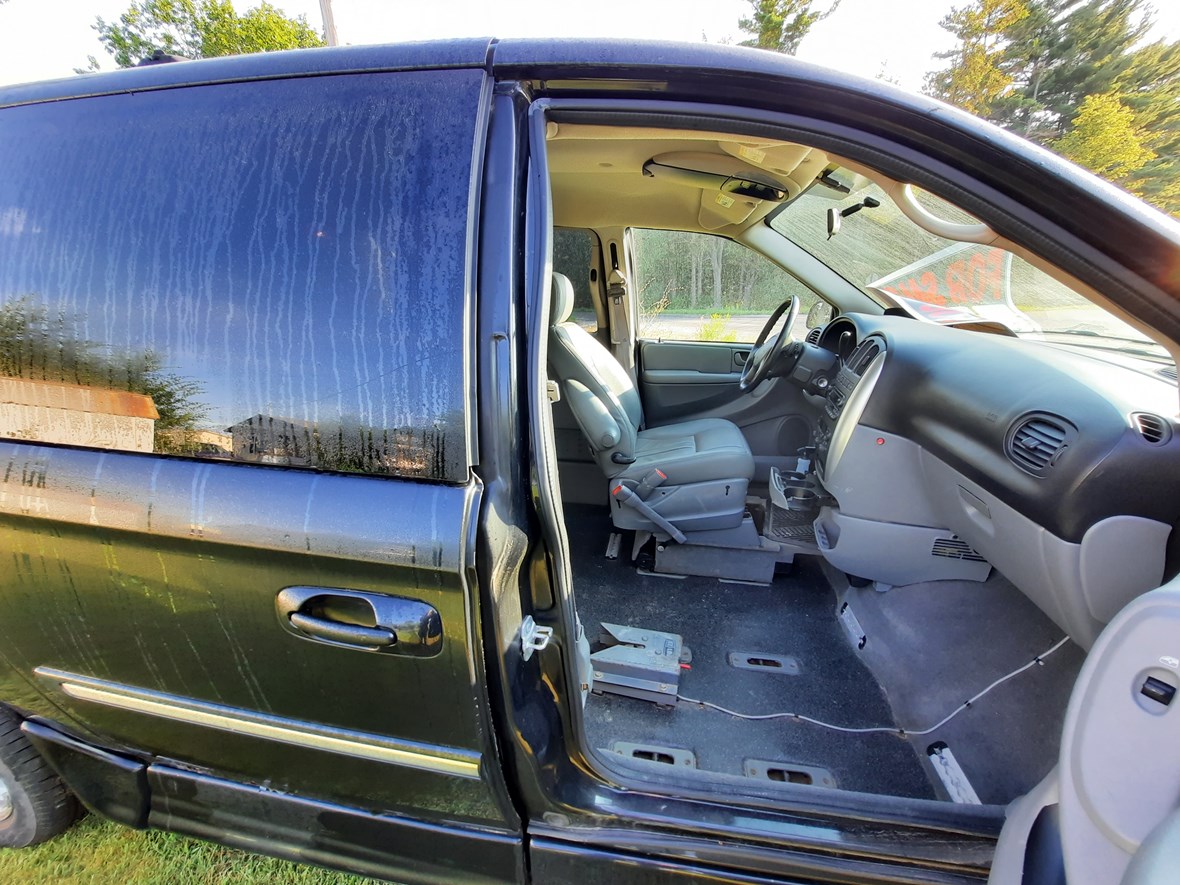 2007 Chrysler Town & Country for sale by owner in Edenville