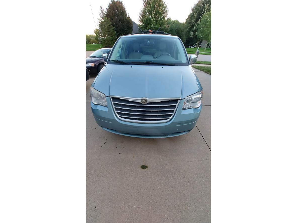 2009 Chrysler Town & Country for sale by owner in Grandville