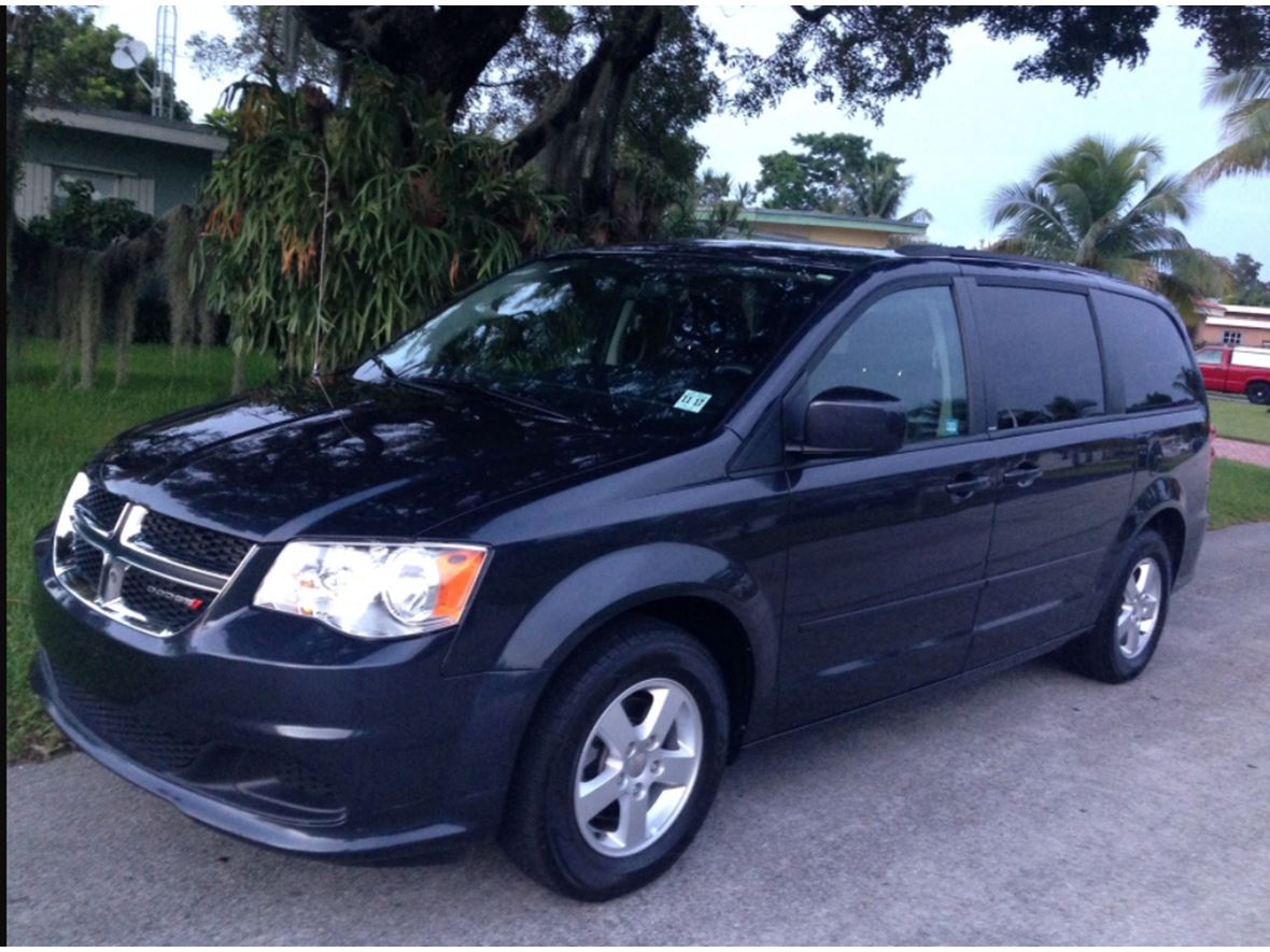 2013 Dodge Grand Caravan for sale by owner in Lilburn