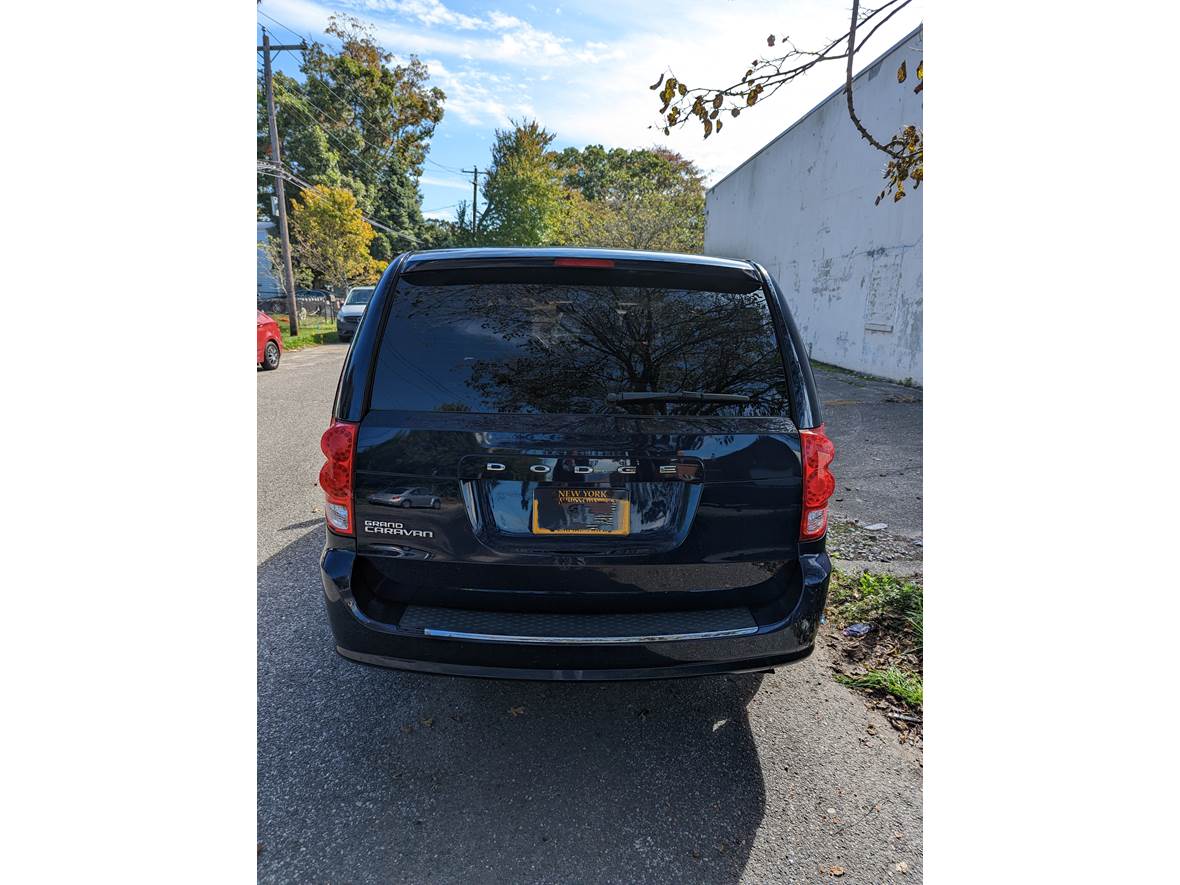 2014 Dodge Grand Caravan for sale by owner in Lindenhurst