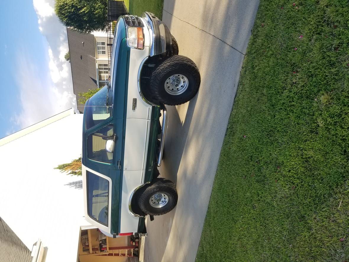 1996 Ford Bronco for sale by owner in Winterville