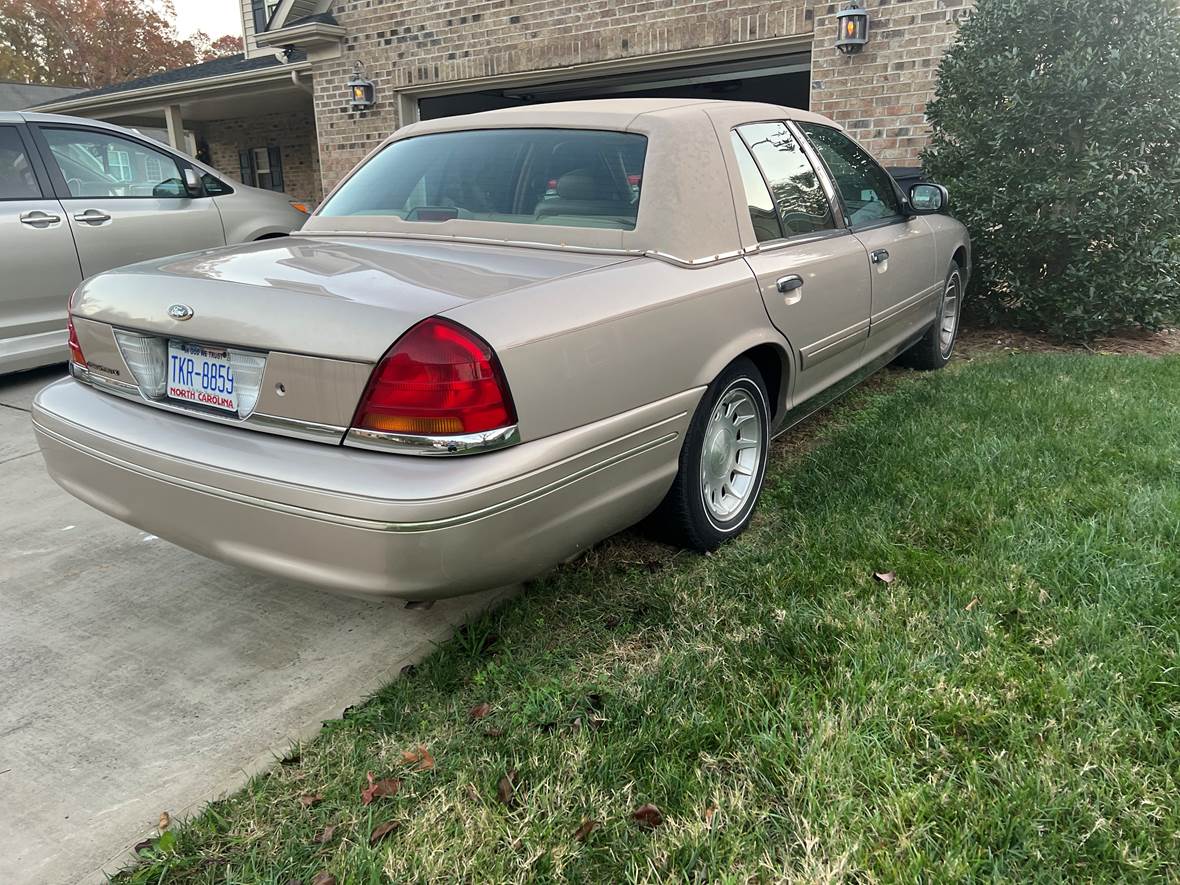 1998 Ford Crown Victoria for sale by owner in Indian Trail