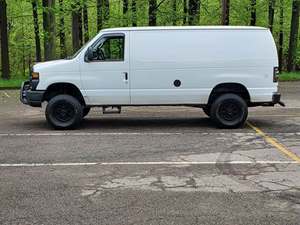 White 2010 Ford E-350