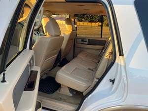 White 2011 Ford Expedition