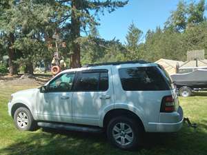 White 2010 Ford Explorer 