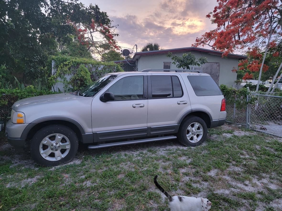 2003 Ford Explorer for sale by owner in Pompano Beach
