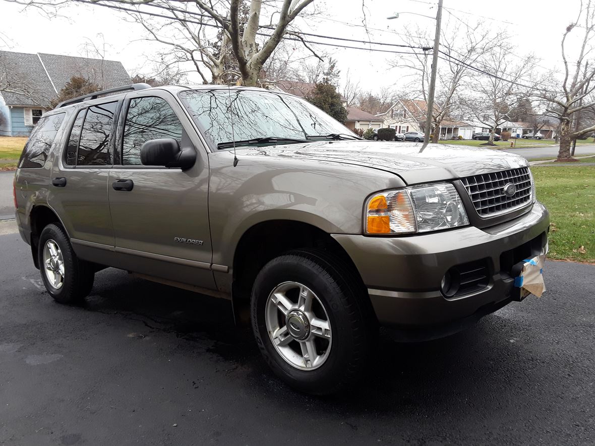 2004 Ford Explorer for sale by owner in Somerset