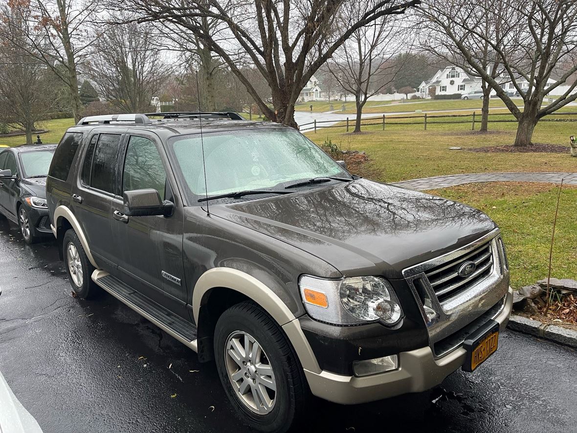 2006 Ford Explorer for sale by owner in Wading River